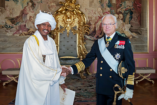 Kungen och Sudans nya ambassadör Mohamed Isa Edam Balila vid dagens audiens.