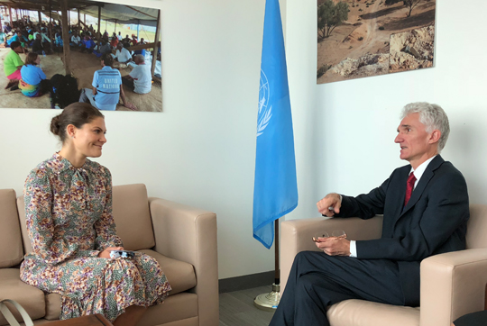 Kronprinsessan i samtal med Mark Lowcock, FN:s humanitära samordnare.