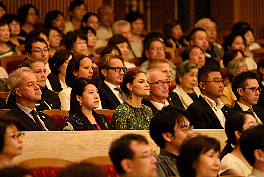 Kronprinsessan vid Kungliga filharmonikernas konsert i Suntory Hall, Tokyo, Japan. 