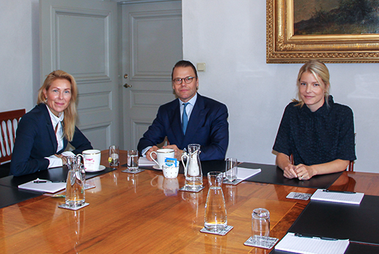 Prins Daniel tillsammans med VD Jessica Löfström, ExpanderaMera och projektledare Jenny Nordlöw, Prins Daniels Daniels Fellowship. 