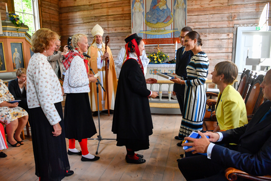 Kronprinsessparet i samtal med representanter från de estlandssvenska områdena Rågöarna, Ormsö och Runö.