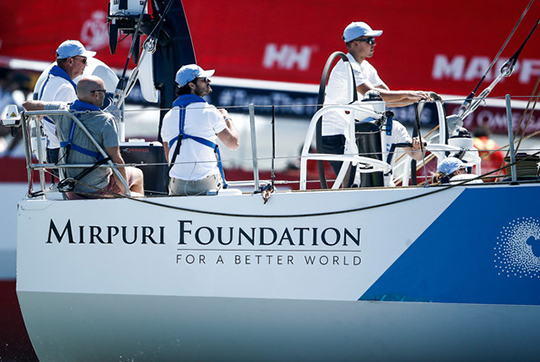 Prins Carl Philip ombord på tävlingsbåten Turn the Tide on Plastic i samband med Brunel In-Port Race i Haag. 