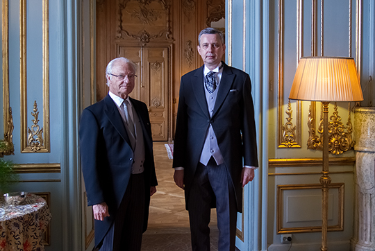 Kungen tillsammans med Polens ambassadör Mr Wieslaw Tarka i Prinsessan Sibyllas våning. 