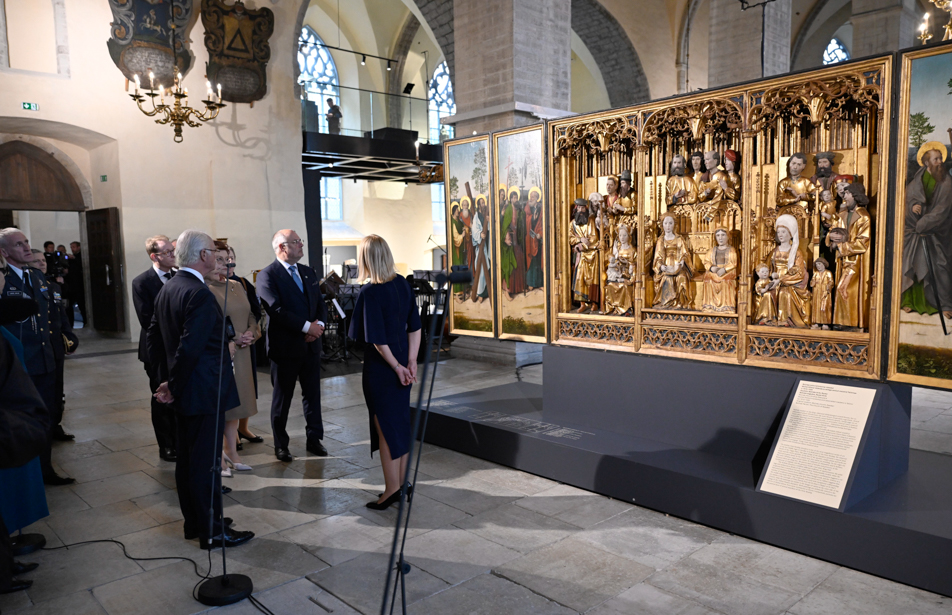 The King and Queen during their visit to St. Nicholas' Church and Museum. 