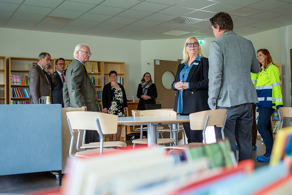 Rektor Susanne Marklund gav en visning i Södra skolans lokaler.
