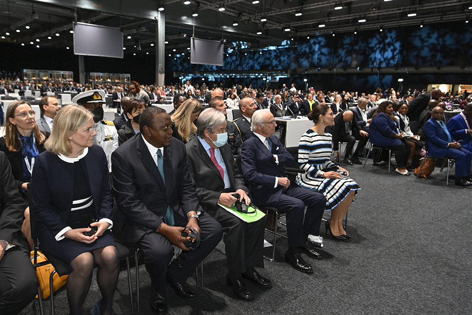 Kungen och Kronprinsessan tillsammans med statsminister Magdalena Andersson, Kenyas president Uhuru Kenyatta och FN:s generalsekreterare António Guterres under konferensen.