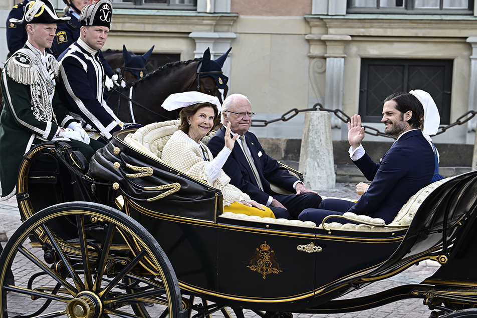 The King and Queen and The Prince Couple leave the Royal Palace. 