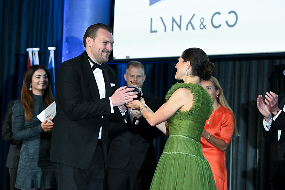 Kronprinsessan delade även ut pris till Mathias Holst från Lynk & Co. 
