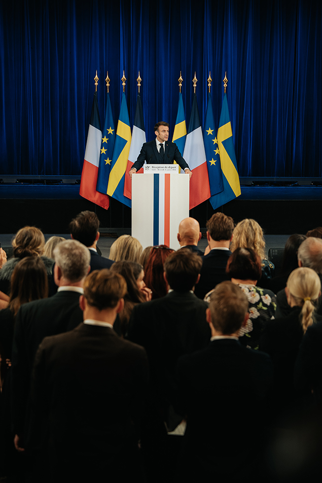Presidentparet Macron stod värdar för en mottagning till Kungaparets ära.