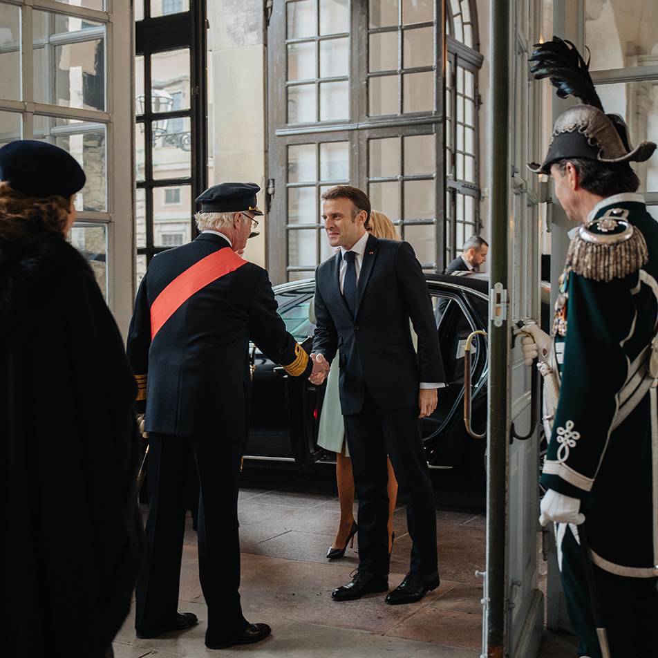 The King welcomes President Macron as the Presidential couple arrive at the Royal Palace. 