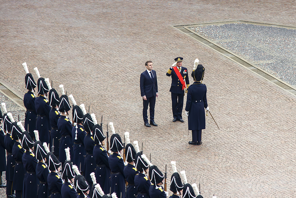 The King and President Macron inspect a Grenadier Company from the Life Guard. 