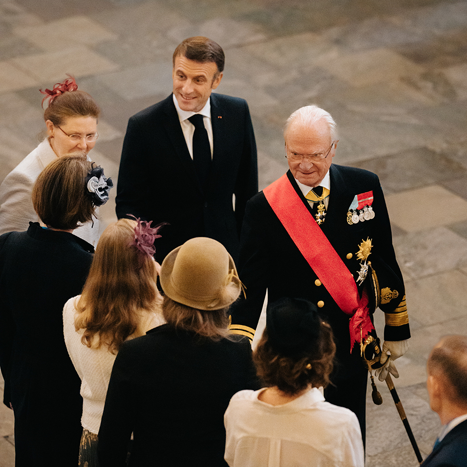 Kungen och president Macron under hälsningsceremonin.