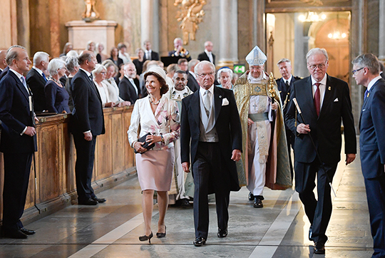 Prins Carl Philip, Kronprinsessan och Prins Daniel anländer till Slottskyrkan. 