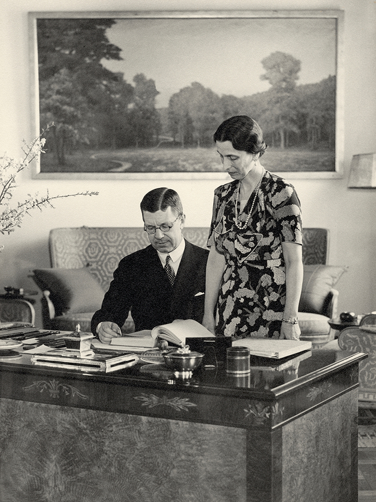 Gustaf Adolf and Louise at Ulriksdal Palace 1938. 