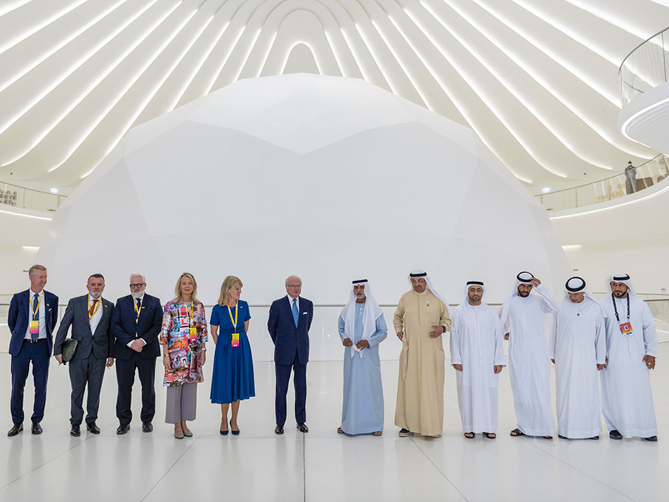 CEO of Business Sweden Jan Larsson, Commissioner-General for Sweden at Expo 2020 Jan Thesleff, State Secretary Krister Nilsson, Ambassador Liselott Andersson, Minister for Foreign Trade Anna Hallberg and The King with Sheikh Nahyan Bin Mubarak Al Nahyan at Expo 2020.