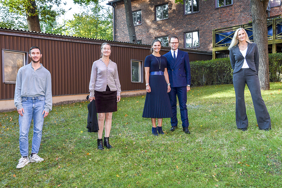 Kronprinsessparet med dansaren Björn Vårsjö, skådespelaren Cecilia Nilsson och musikern Karin Hammar från Scenkonstallianserna. 