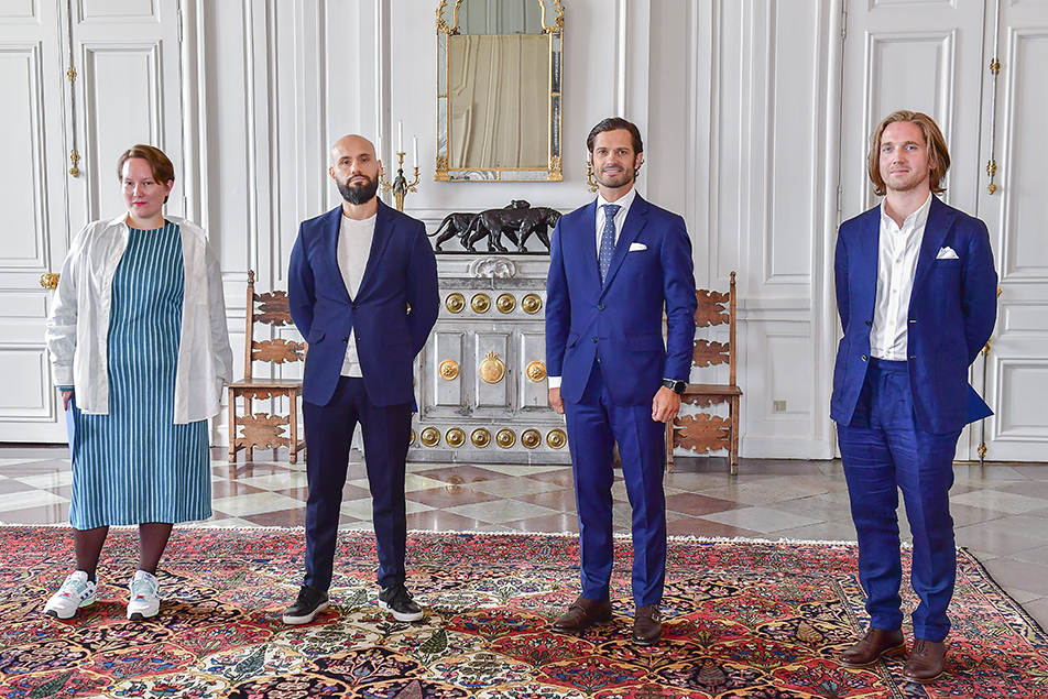 Prins Carl Philip tillsammans med stipendiaterna Felix Vasquez Aguilera, Kristin Karlsson och Tomas Lundgren. 