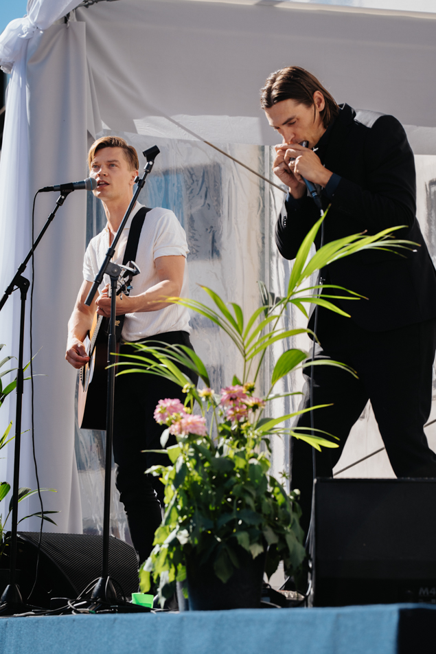 Viktor och Gustaf Norén stod för musikunderhållningen.