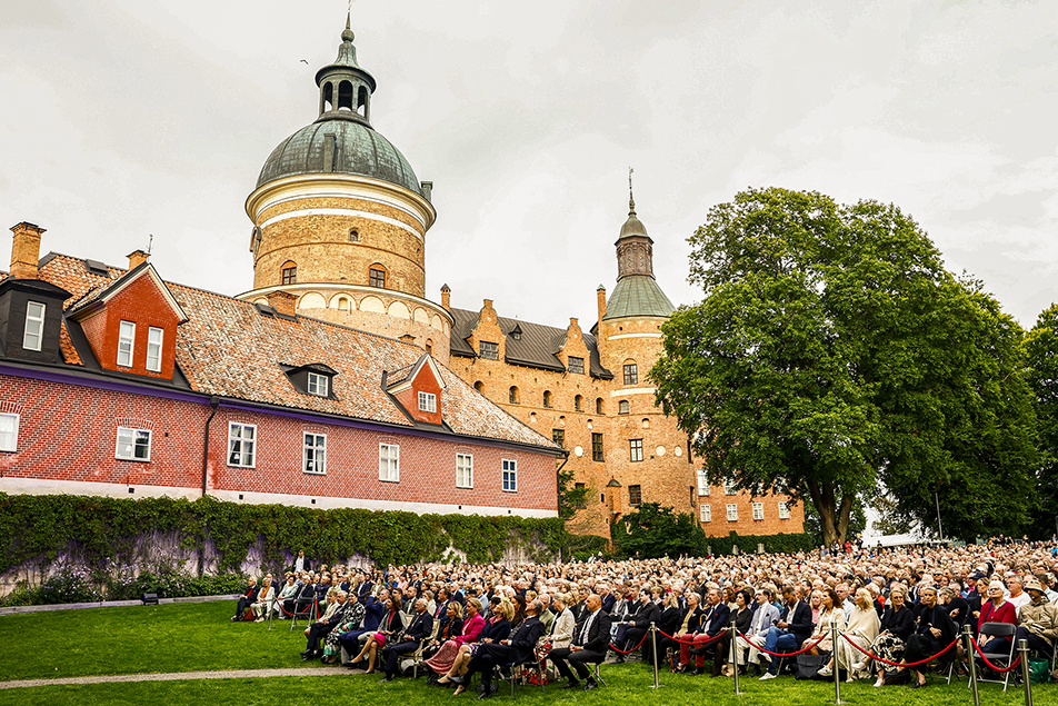Jubileumsföreställningen gavs i slottsparken vid Gripsholms slott.