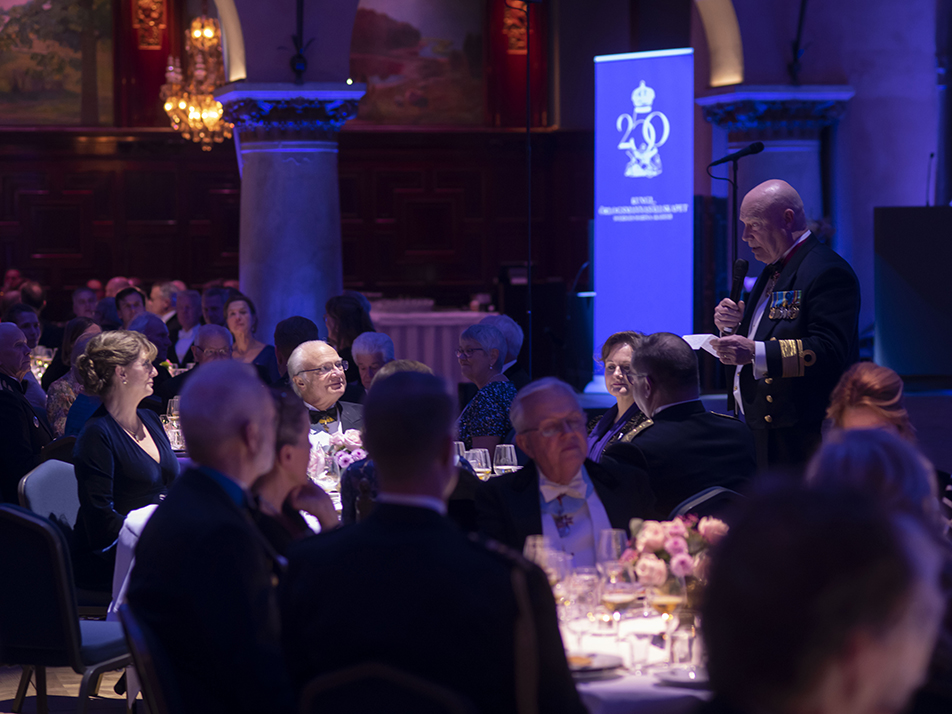 Rear Admiral Anders Grenstad, Chairman of the Royal Society of Naval Sciences, gave a speech during the dinner. 
