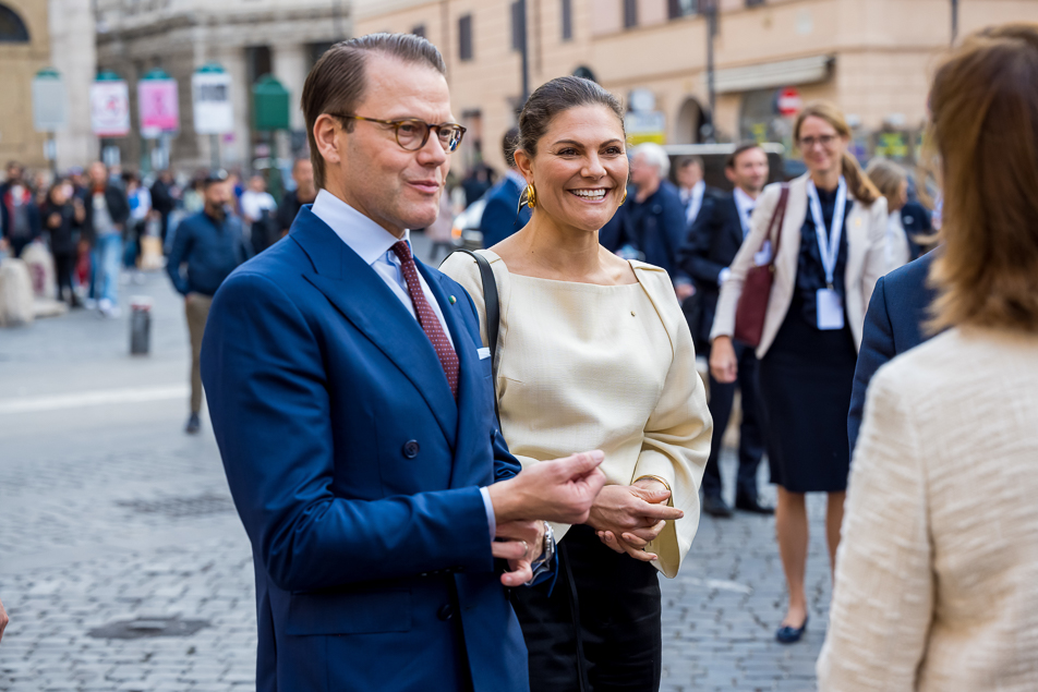 The Crown Princess opened a Swedish exhibition about diversity and equality, 'Images that change the world', on a square in central Rome. 