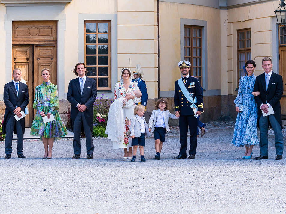 Prince Julian surrounded by his family and his godparents. From left: Mr Jacob Högfeldt, Miss Frida Vesterberg, Mr Patrick Sommerlath, Princess Sofia, Prince Gabriel, Prince Alexander, Prince Carl Philip, and Mrs Stina Andersson and Mr Johan Andersson. 