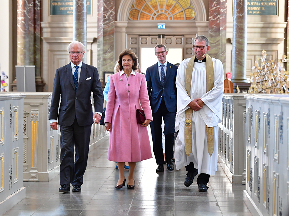 The King and Queen with Dean Peter Wänehag at Kalmar Cathedral. 
