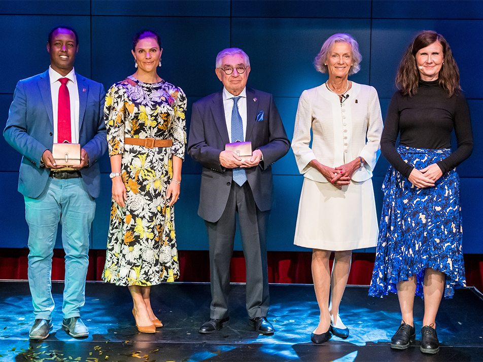 The Crown Princess with Minister Märta Stenevi, Honorary Prize winner Ahmed Abdirahman, winner of this year's Raoul Wallenberg Prize Tobias Rawet, and Mi Ankarcrona, the daughter of Nina Lagergren.