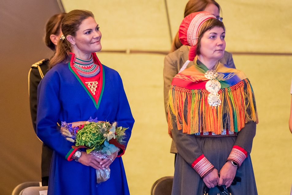 The Crown Princess wore the dress that was made for her for the opening of the Sami Parliament in 2009. 