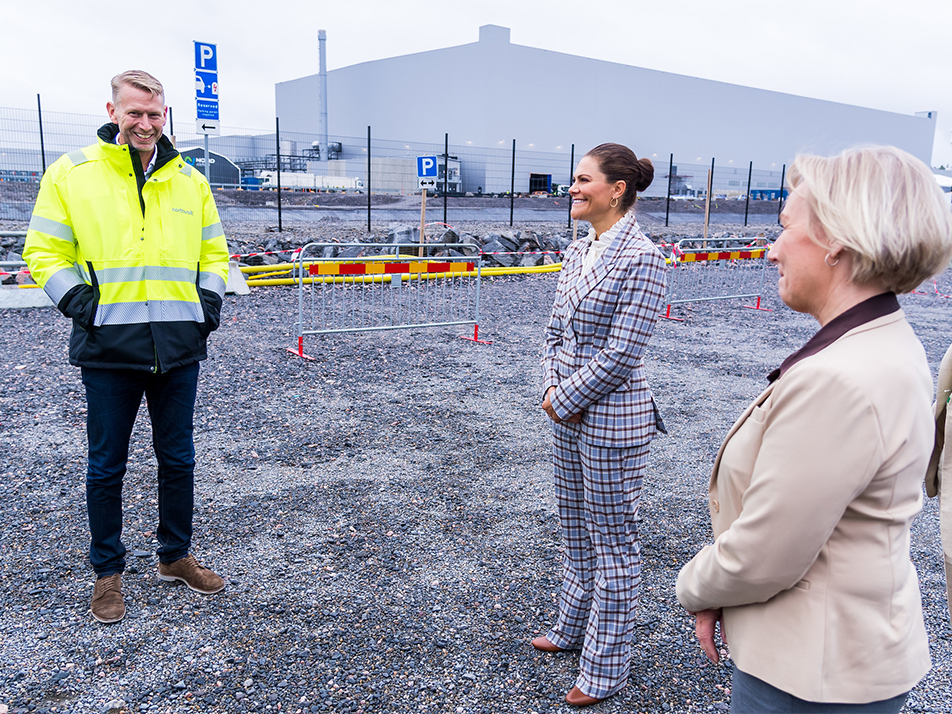 The Crown Princess and the County Governor were welcomed to Northvolt by CEO Peter Carlsson.