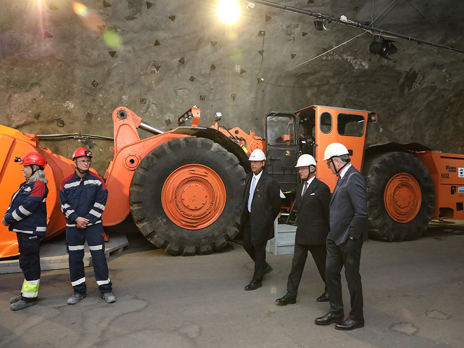 Förbundspresident Steinmeier och Kungen under rundvandringen i gruvan.