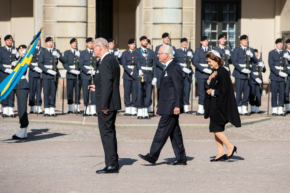 The King and Queen on their way to Stockholm Cathedral for the Riksdag service.