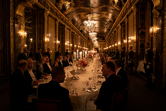 Middagen serverades i Karl XI:s galleri på Kungl. Slottet. 
