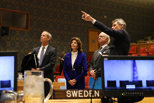 Kungaparet besöker FN:s säkerhetsråd tillsammans med Sveriges och Norges FN-ambassadörer. 