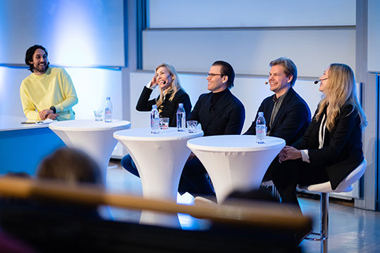 Prins Daniel, moderatorn Leo Razzak och inspiratörerna Erik Fjellborg, Jessica Schultz och Jessica Löfström. 
