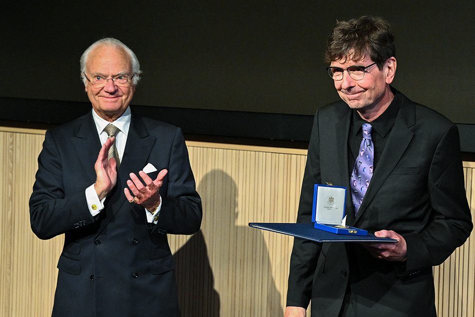 Kungen delade ut Crafoord-priset till professor Dolph Schulter. 