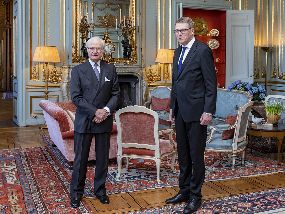 The King with Speaker of the Parliament of Finland Matti Vanhanen. 