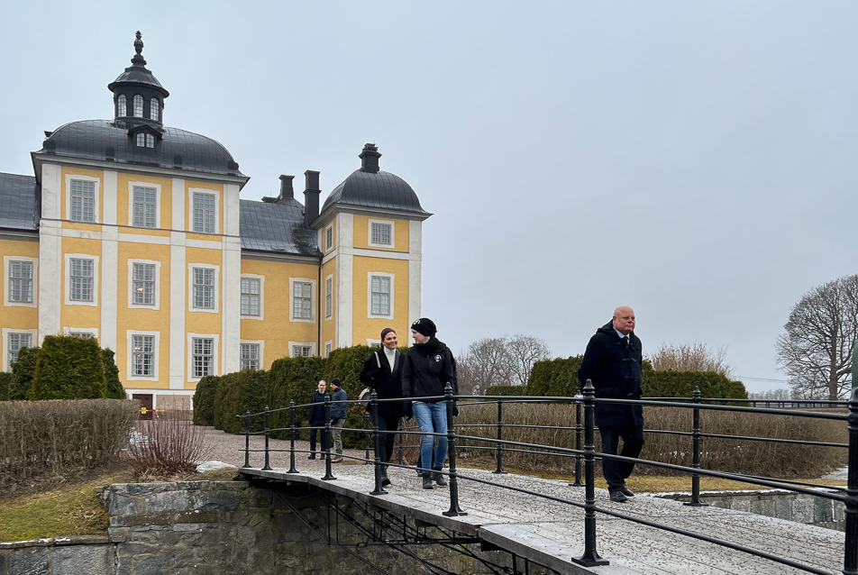 Kronprinsessan utanför Strömsholms slott. 