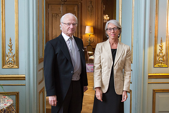 Kungen tillsammans med ambassadör Francine Chainaye från Belgien.