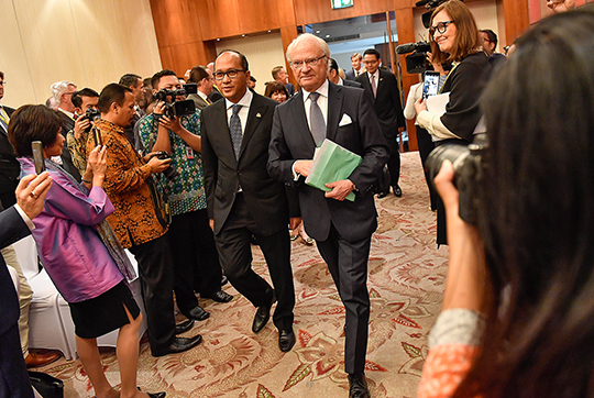 Kungen anländer till Indonesia-Sweden Executive Forum. 