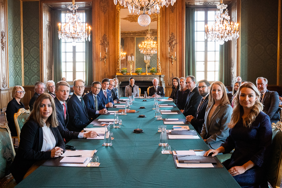 Advisory Council on Foreign Affairs at the Royal Palace.