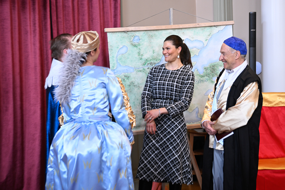 Kronprinsessan fick se en kort teaterföreställning skapad inför 400-årsjubileet.