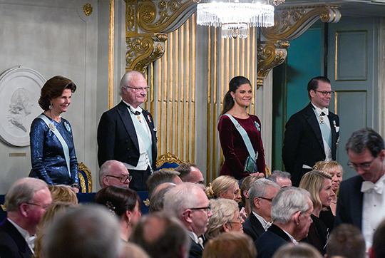 Kungaparet och Kronprinsessparet vid Svenska Akademiens högtidssammankomst. 