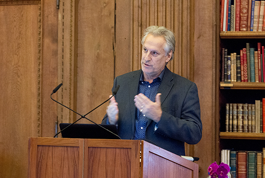 Lars Trägårdh talade om tillit mellan människor som en viktig resurs som kan bidra till att skapa lösningar på bland annat samhällsproblem. 