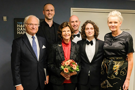 Kungaparet tillsammans med Jacob Mühlrad, Eva Dahlgren, (bakre raden:) Peter Dijkstra och Micael Bindefeld.