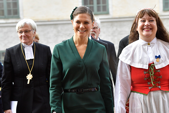 Ärkebiskop Antje Jackelén, Kronprinsessan och kyrkomötets ordförande Karin Perers anländer till Uppsala domkyrka. 