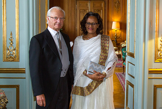 Kungen tillsammans med ambassadör Woinshet Tadesse Woldegiogis i Prinsessan Sibyllas våning. 