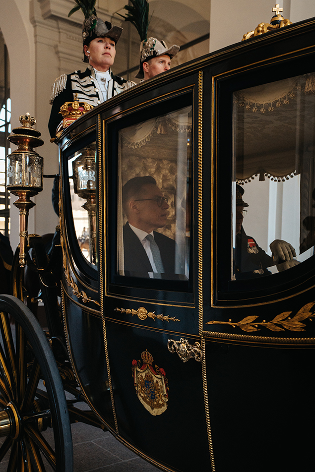 President Stubb och Kungen anlände till Kungl. Slottet via Västra valvet i en av vagnarna från H.M. Konungens hovstall.