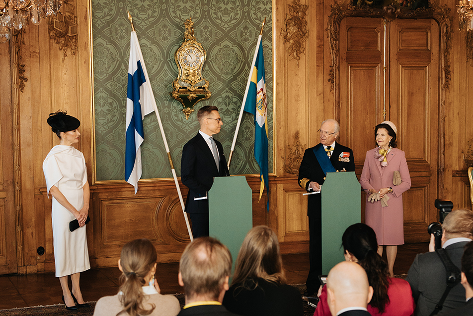 De båda statscheferna höll var sitt pressuttalande i Lovisa Ulrikas matsal på Kungl. Slottet.