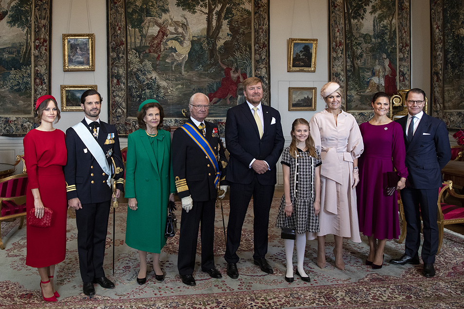 Kungafamiljen tillsammans med det nederländska kungaparet i Kungl. Slottets gästvåning.